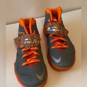 *USED* Nike LeBron James mens 8.5